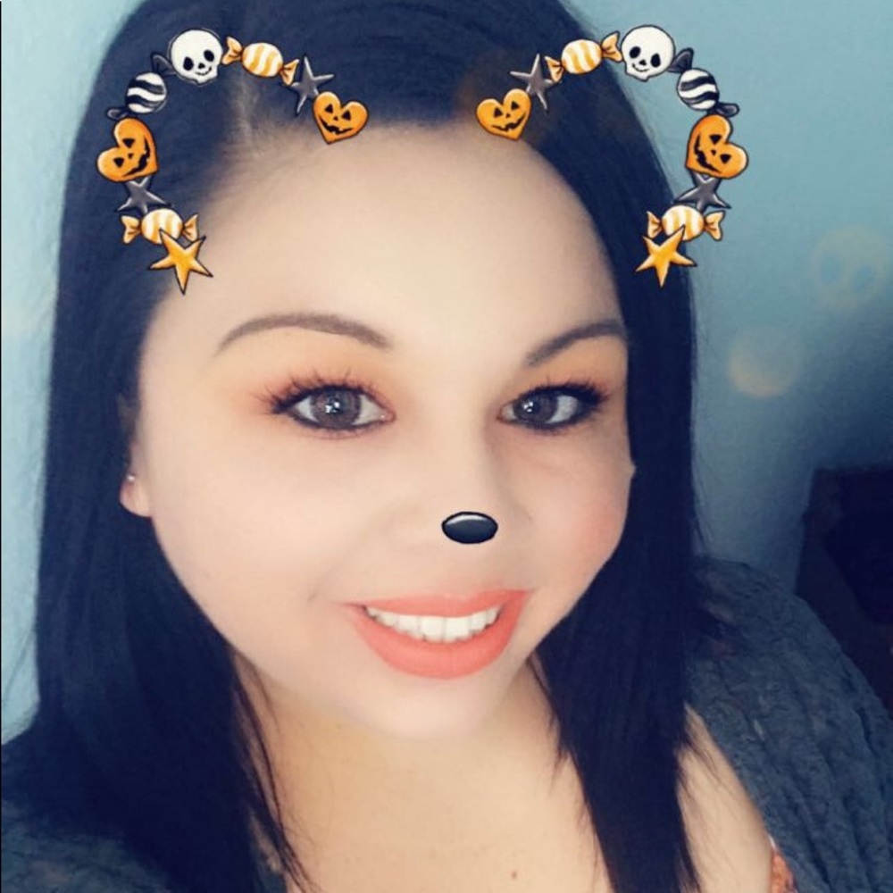 Meet your Posher, Nicole